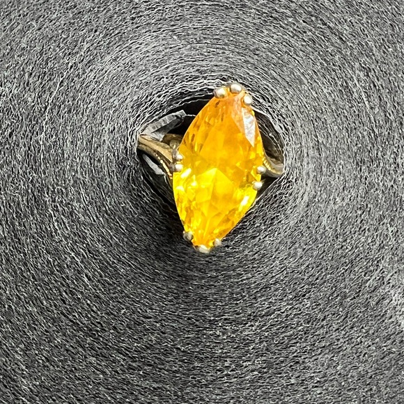 Gold Citrine Ring Size 7 - Picture 3 of 4